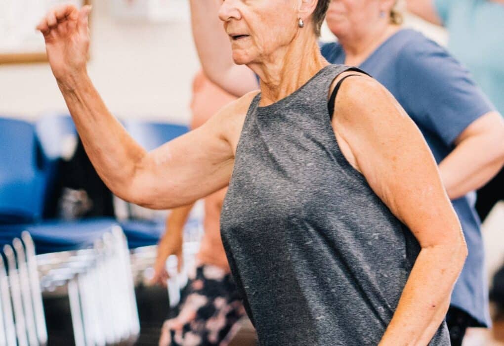 Activité physique adaptée après 70 ans : le guide complet